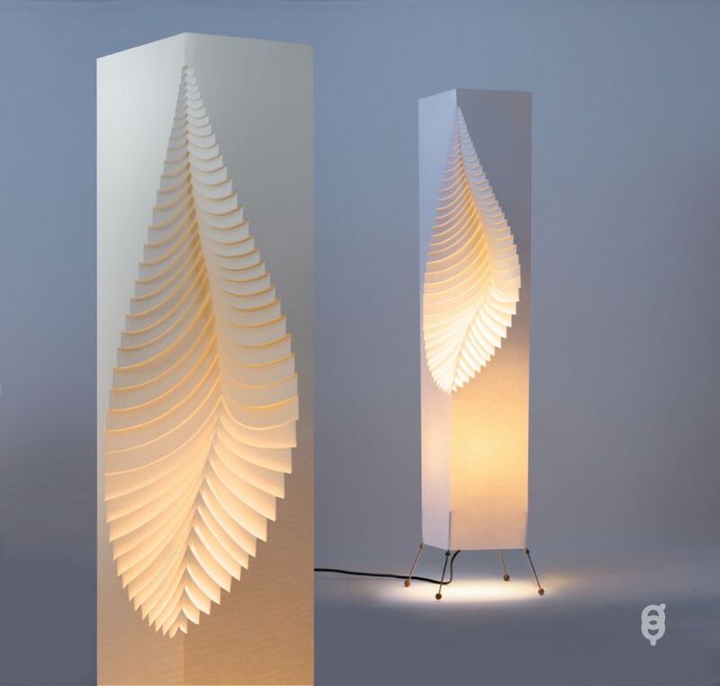 Dizajnová stojaca lampa MOODOO Leaf na kovových nožičkách
