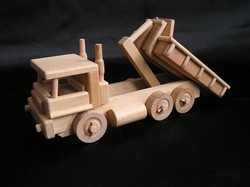 Auto s kontajnerom + traktor s radlicou